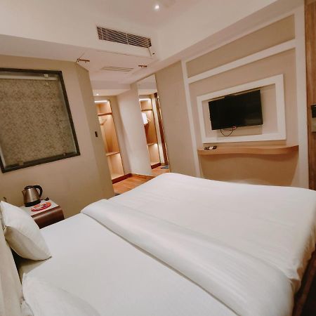 Aura Rooms Dehradun Exteriör bild