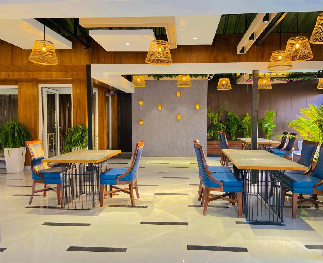 Aura Rooms Dehradun Exteriör bild