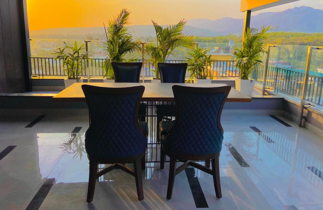 Aura Rooms Dehradun Exteriör bild
