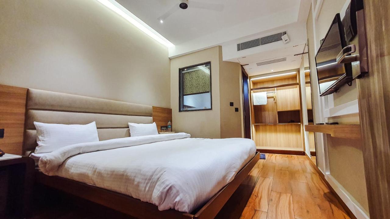 Aura Rooms Dehradun Exteriör bild