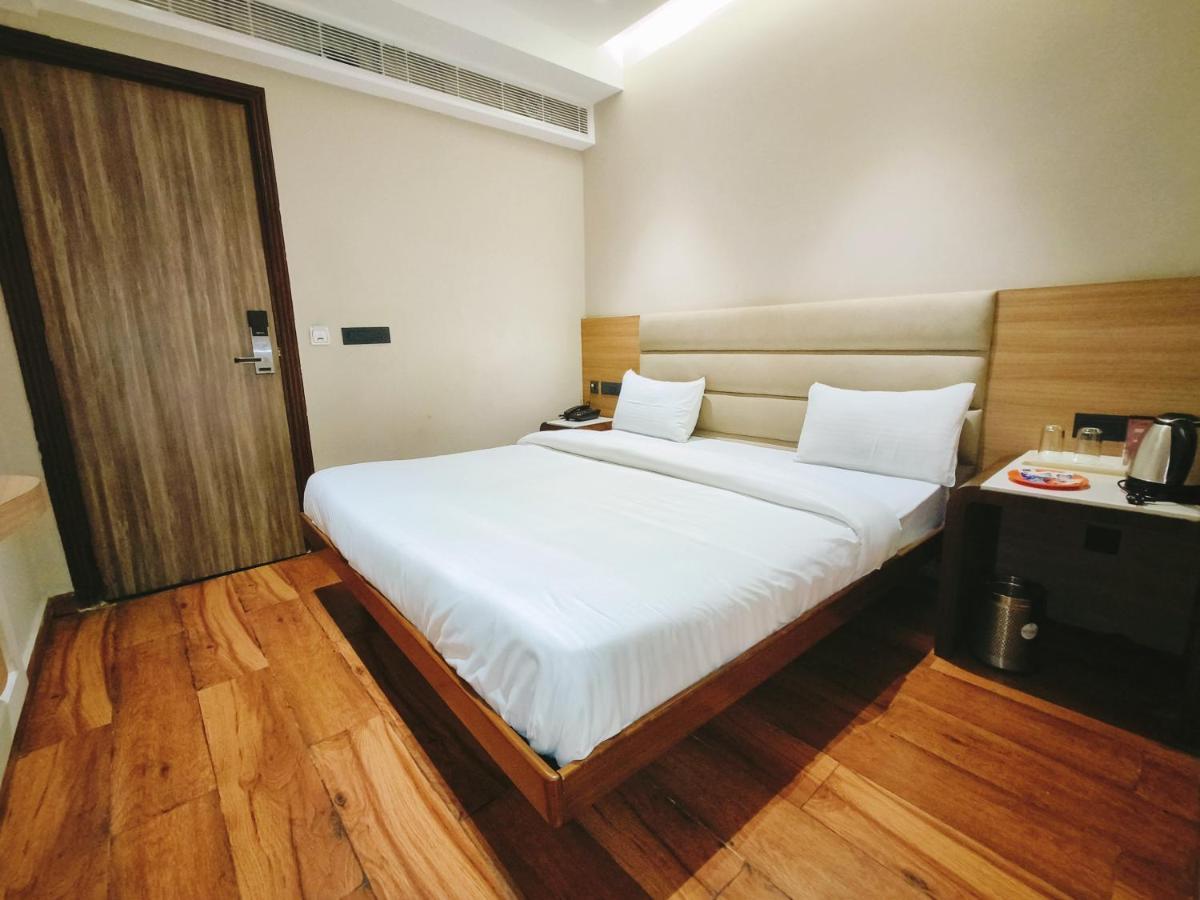 Aura Rooms Dehradun Exteriör bild