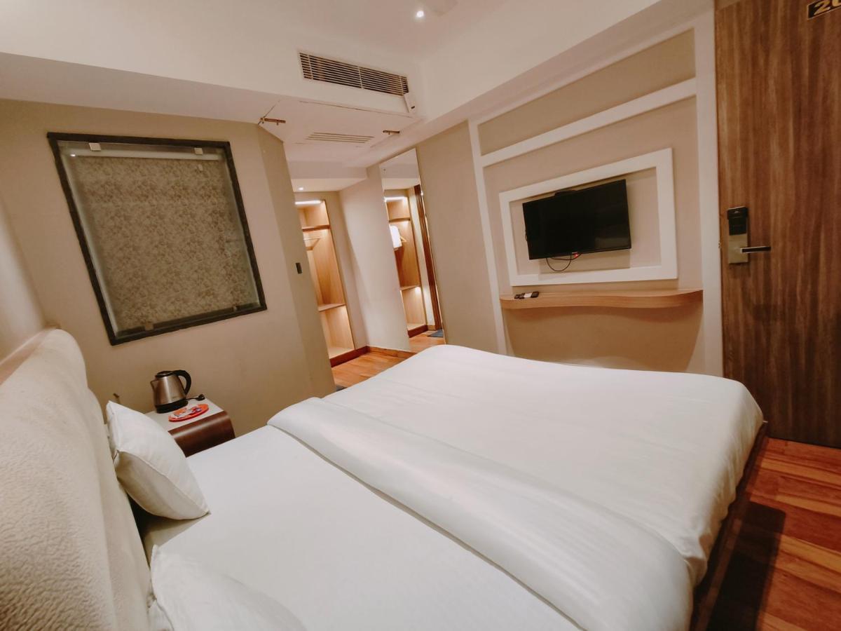 Aura Rooms Dehradun Exteriör bild