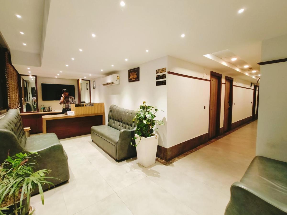 Aura Rooms Dehradun Exteriör bild